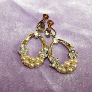 Vintage screw back faux pearl and rhinestone elegant earrings